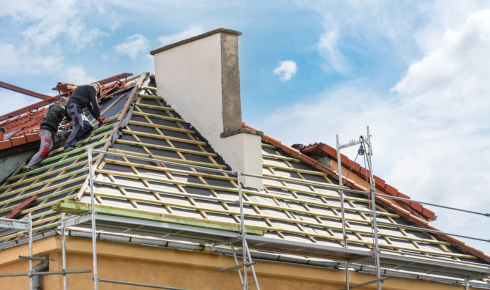 How Seasonal Weather Changes Affect Building Roofs Over the Years